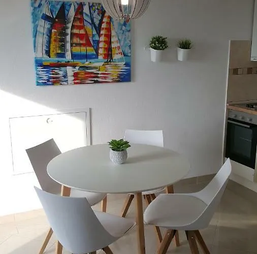 Apartments Crikvenica شقة *